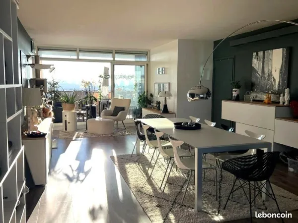 LILLE ST MAUR - T6 rénové env. 152 m² - Terrasse - 2 caves - Garage double