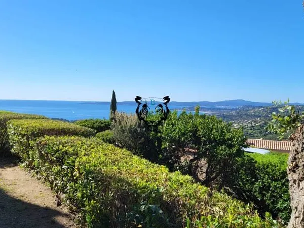 T2 LES ISSAMBRES - VUE MER EXCEPTIONNELLE- RDJ - TERRASSE