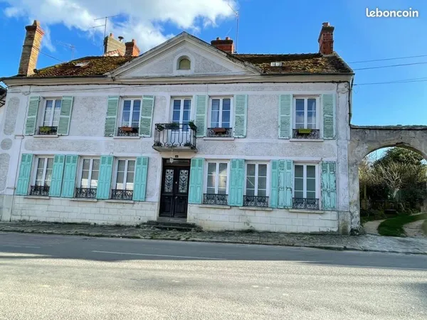 Grande maison de caractère avec potentiel+terrain
