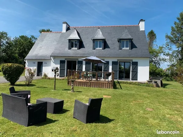 Propriété isolée entièrement rénovée de 5 chambres et 3 salles de bains près de Huelgoat