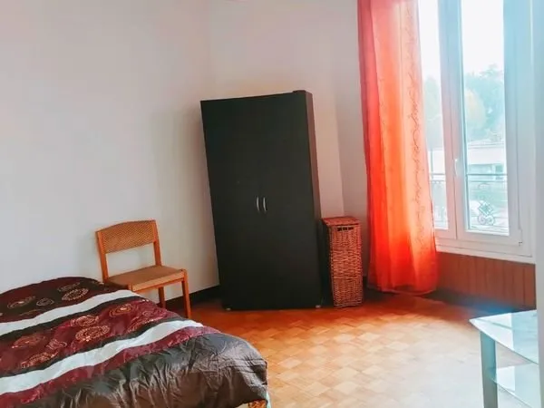 Grande Chambre dans une Colocation
