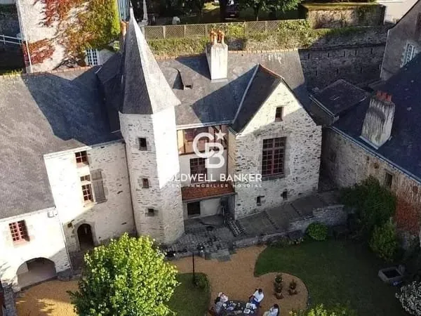 Maison 8 pièces 230 m²