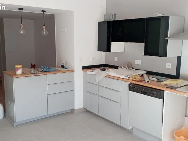 Maison 5 pièces 85 m ° rénovée terrasse + cour pour entrer voiture