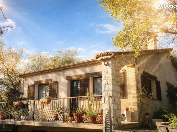 Villa à rénover 180 m2 avec agrandissement possible de 100 m2