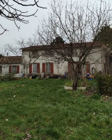 Maison Vente Saint-Bonnet-sur-Gironde 8p 200m² 60000€