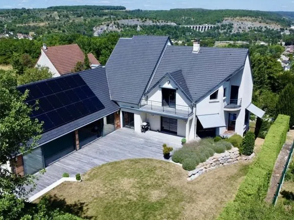 À vendre - Maison d'architecte avec piscine intérieure et vue ex