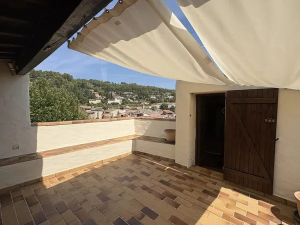 Appartement avec Terrasse de toit et studio indépendant