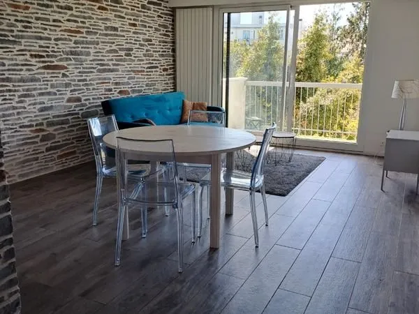 Luminosité, vue dégagée et et rénovation haut de gamme : T3 rare boulevard des belges