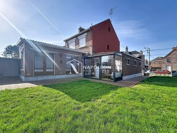 FAMARS - Maison individuelle avec garage et beau jardin
