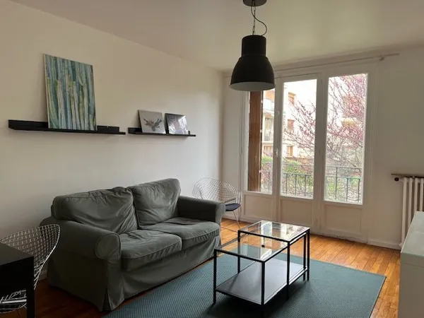 LE VÉSINET CENTRE 2 pieces meublé refait en 2020