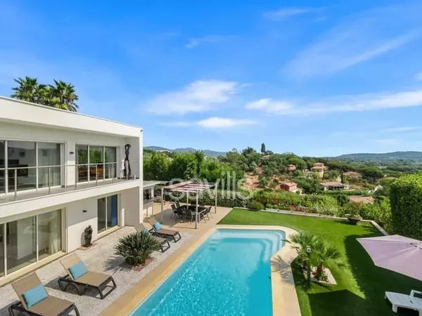 Villa contemporaine avec deux terrains constructibles