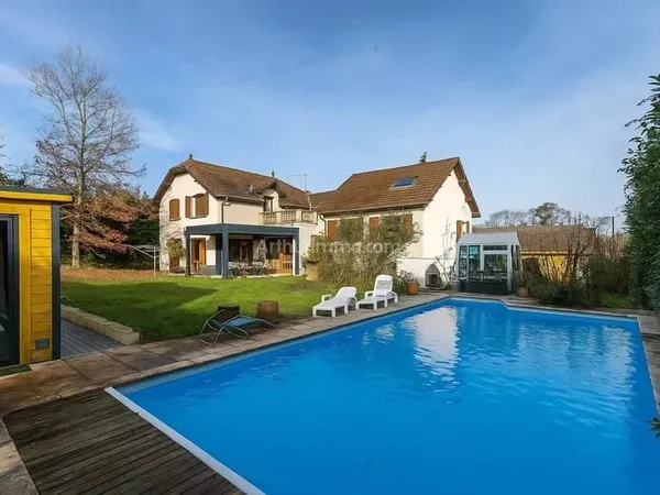 Maison 6 chambres, DPE C, piscine et SPA, secteur résidentiel