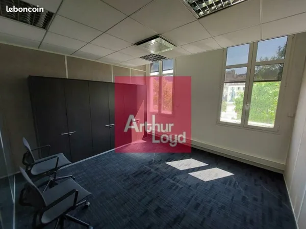 Bureaux 296 m²