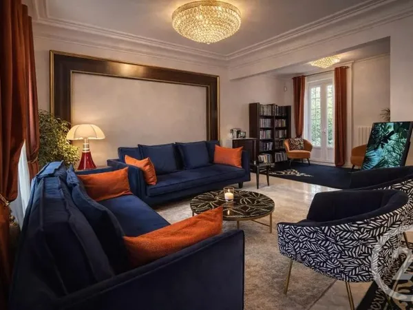 Maison 10 pièces 263 m²