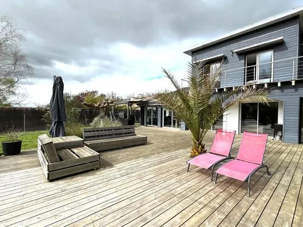 Maison 6 pièces 233 m²
