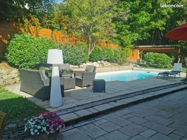 Maison familiale lumineuse piscine 221m2 sur terrain arboré de 1850m2 Saint Didier au Mont d'o