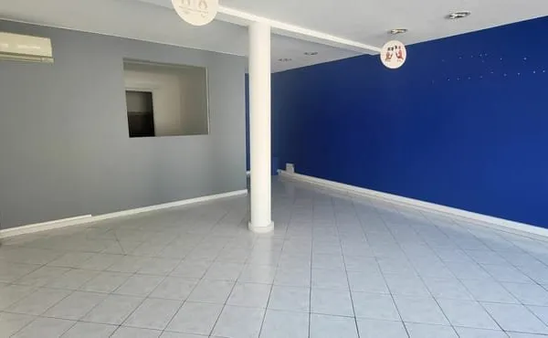 À LOUER : LOCAL COMMERCIAL À SAINT-LAURENT-DE-LA-SALANQUE : 52m²