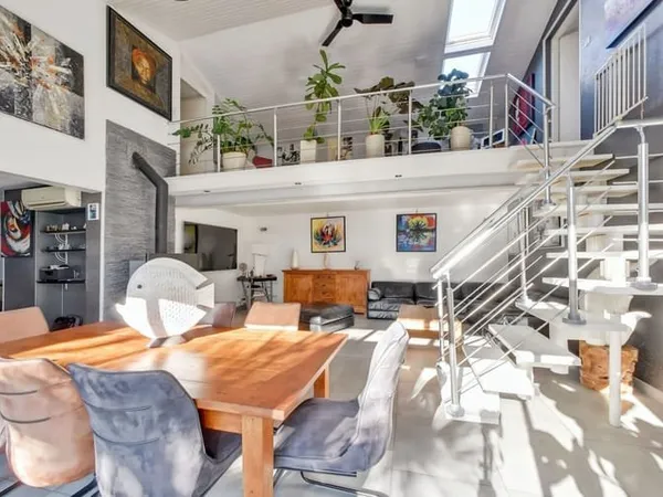 Maison 6 pièces 236 m²