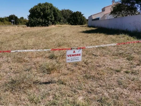 TERRAIN DE 1500m2