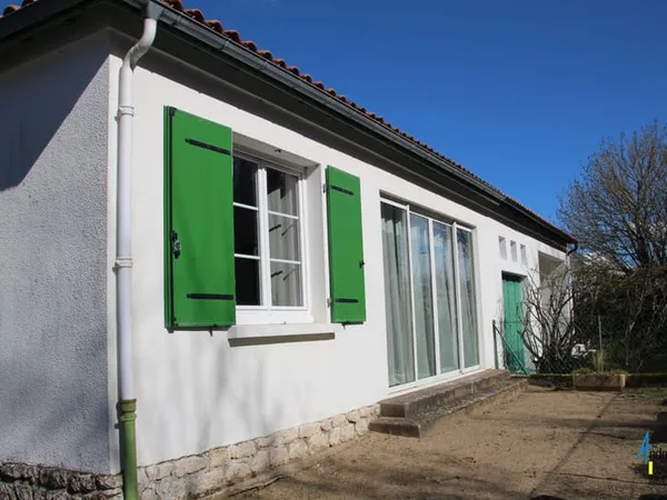 Ensemble de trois maisons, en centre ville