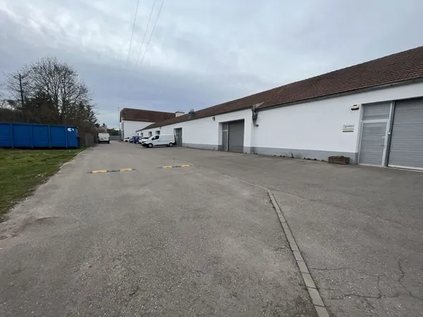 MUTZIG - Entrepôt 351,30m² - porte sectionnelle motorisée