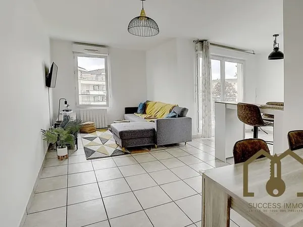 Appartement T4 76,18m² Vaulx-en-Velin Village balcon+garage