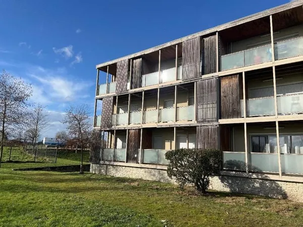Secteur centre équestre en impasse, Appartement T4 de 2017, de 81m², 1er étage, expo sud, balcon de 