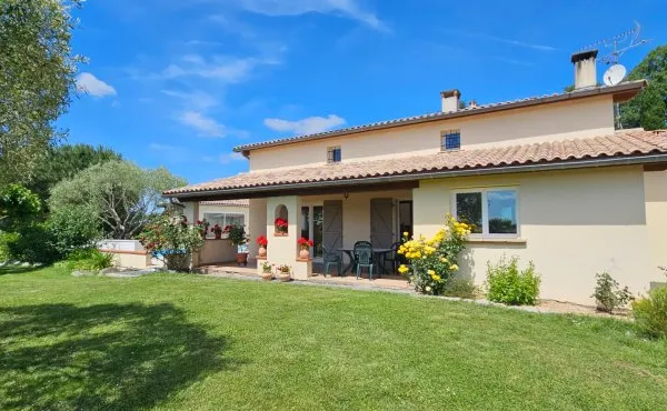Vacquiers, villa T6 avec piscine