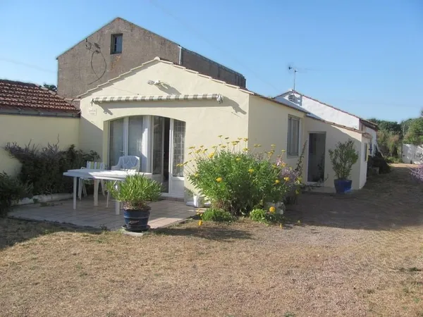 Ensemble immobilier avec deux gîtes saisonniers La Barre-d