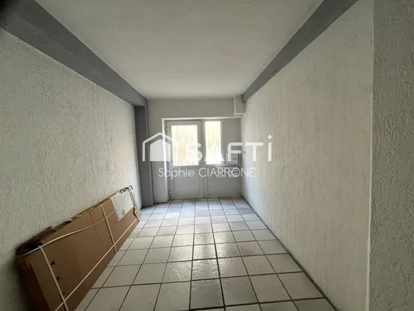 APPARTEMENT 82M2 AVEC CAVE A RENOVER; Un investissement idéal pour les adeptes de l'immobilier locat