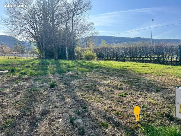 Terrain 585 m² JUJURIEUX
