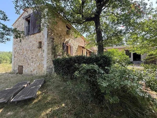 Mas provençal authentique de 150 m2 entre Gordes et Venasque, en pleine nature