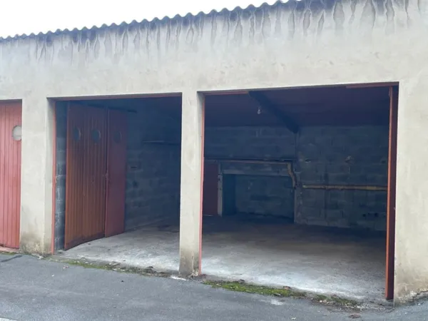 A vendre, garage de 30m2 avec belles hauteurs