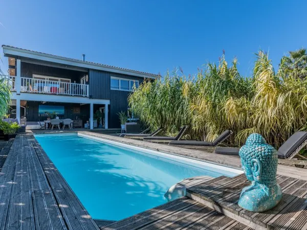 Maison 7 pièces 220 m²