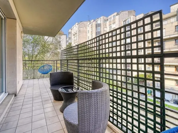 3 pièces 79m2 + Terrasse 15m2 + Cave + Double Parking en sus