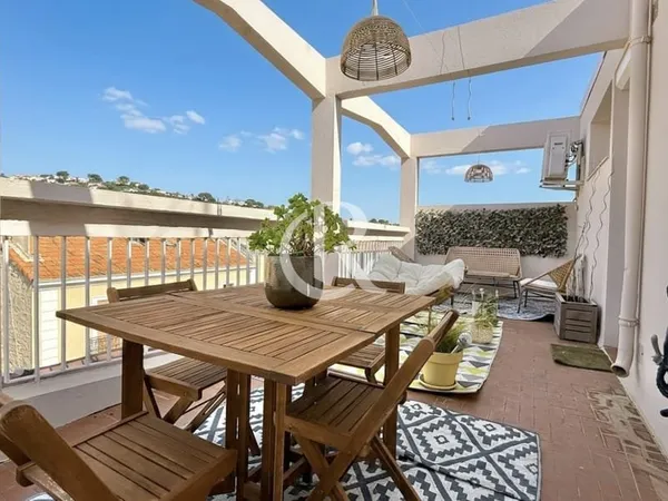 DERNIER ETAGE : T2 AVEC VUE PANORAMIQUE ET GARAGE