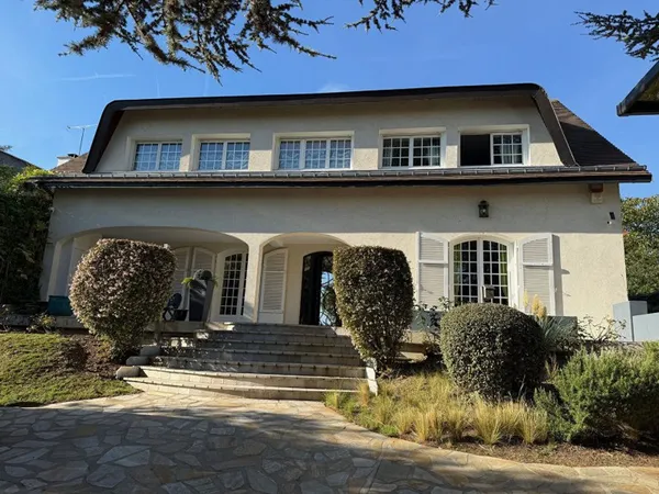 Propriété de 244m2