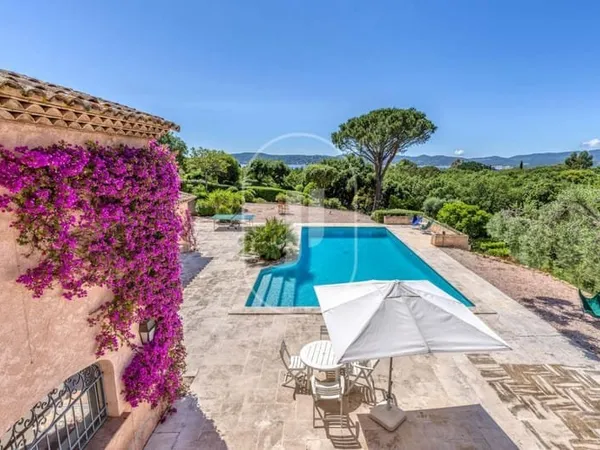 Superbe villa à vendre par notre agence immobilière de Grimaud