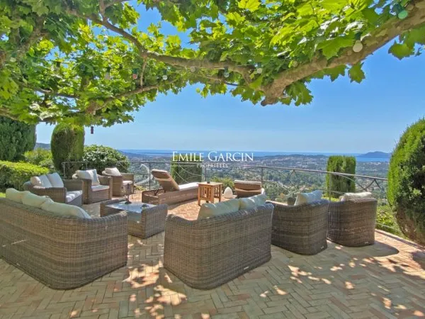 A louer, Mougins, Cote d'Azur, vue mer, piscine, 6 chambres dou