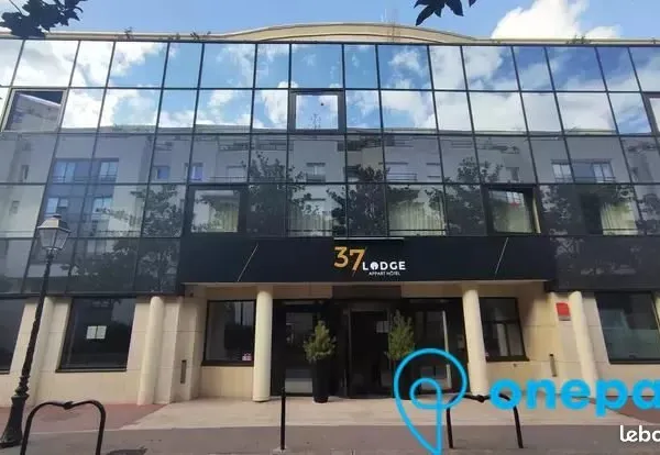 Parking/box 12 m² COURBEVOIE