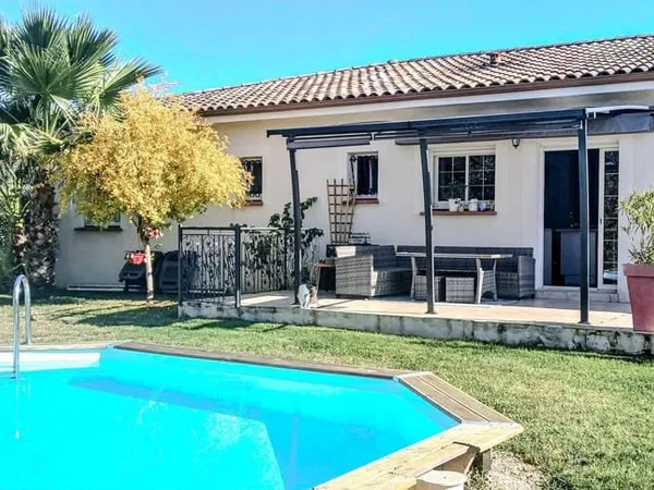 Superbe maison avec dépendance secteur résidentiel