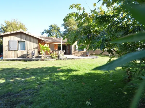 MAISON À VENDRE 5 PIÈCES PRINCIPALES - LACANAU-VILLE