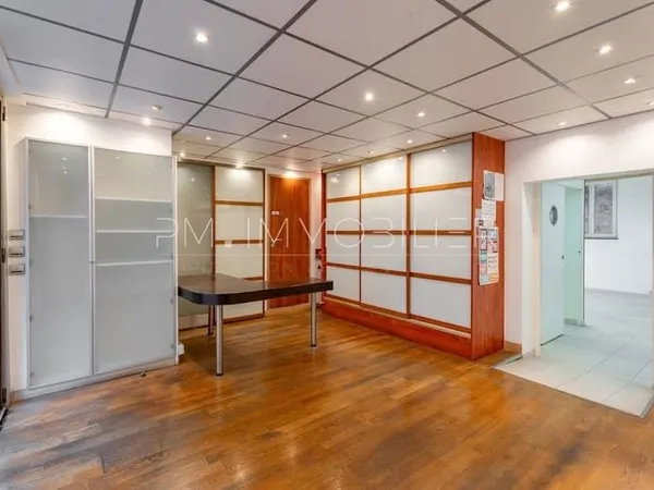 Local professionnel 55 m²