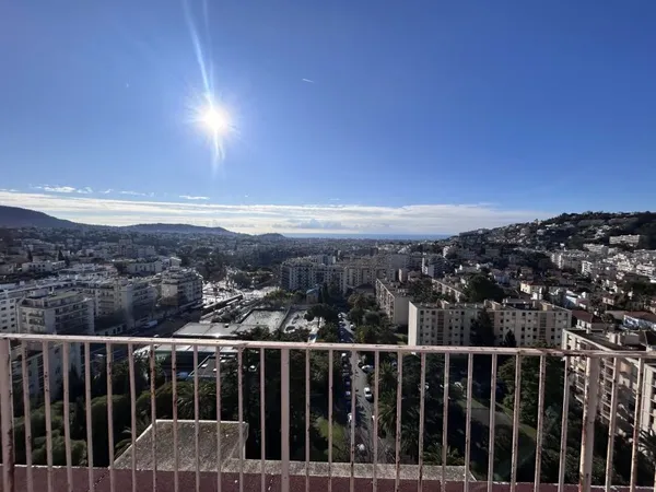 DERNIER ÉTAGE 4 PIÈCES AVEC VUE PANORAMIQUE