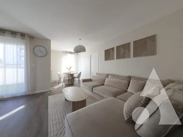 F4 avec 3 chambres, terrasse et parking privé