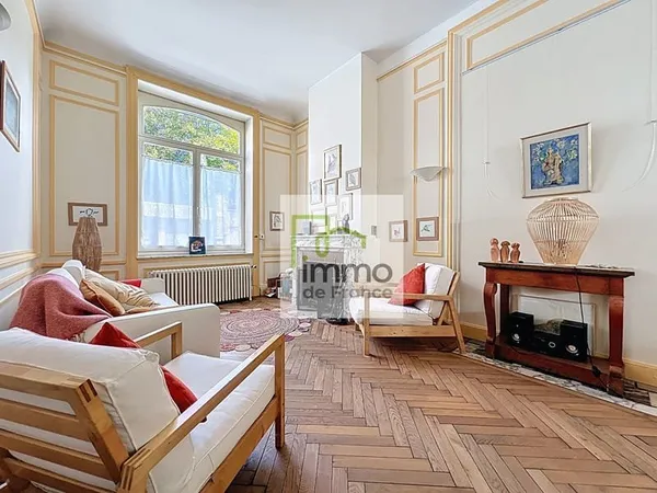 Maison 11 pièces de 306 m² avec Jardin ROUBAIX