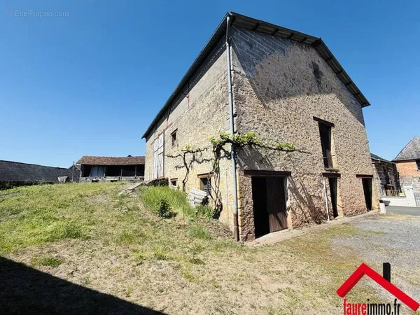 Grange à VARS-SUR-ROSEIX en correze