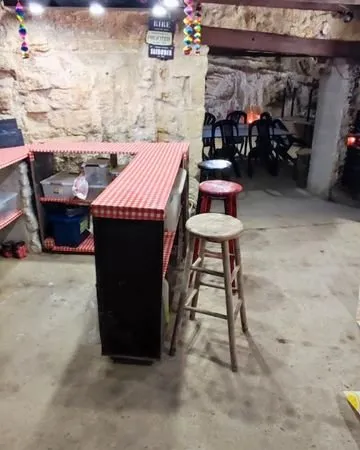 Vends cave festive