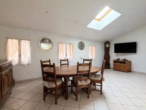 À VENDRE EN EXCLUSIVITÉ 84120 PERTUIS MAISON DE VILLAGE 4 PIÈCES D'ENVIRON 83 M² AVEC PANNEAUX SOLAI