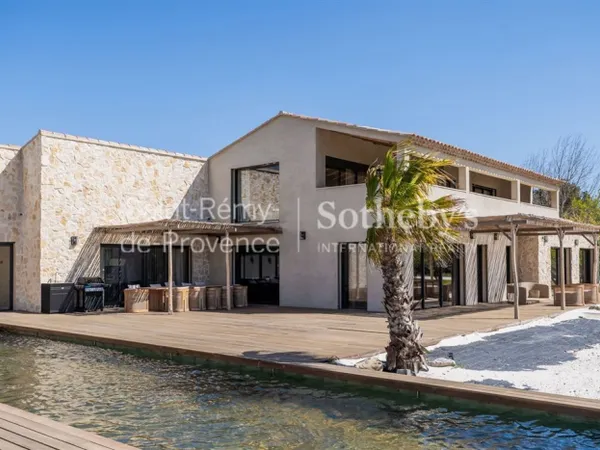 Villa contemporaine parfaitement équipée, vue Alpilles et emplac